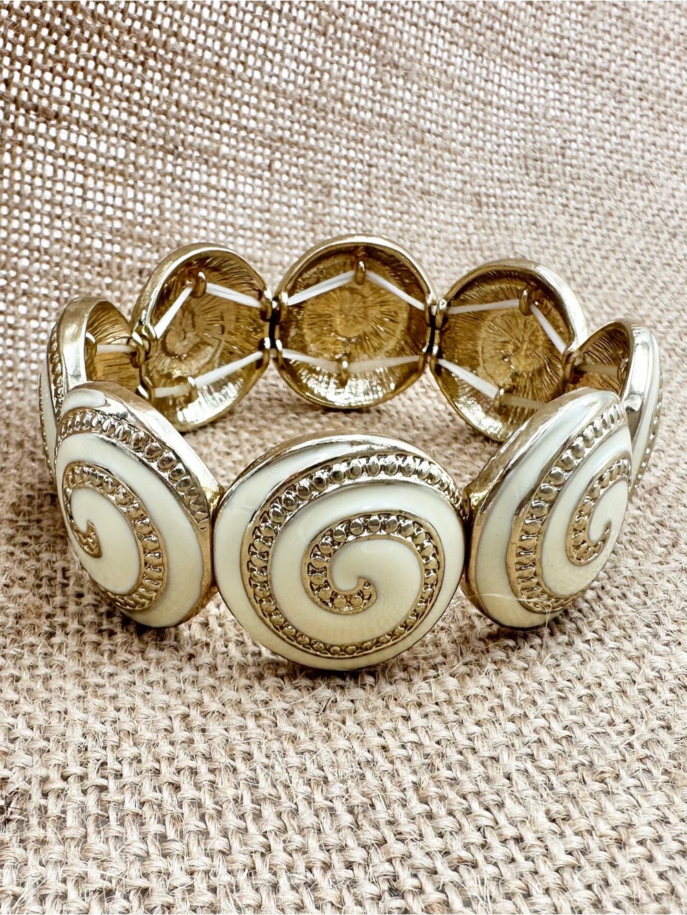 🌼 Cream Gold Tone Swirl Panel Stretch Bracelet